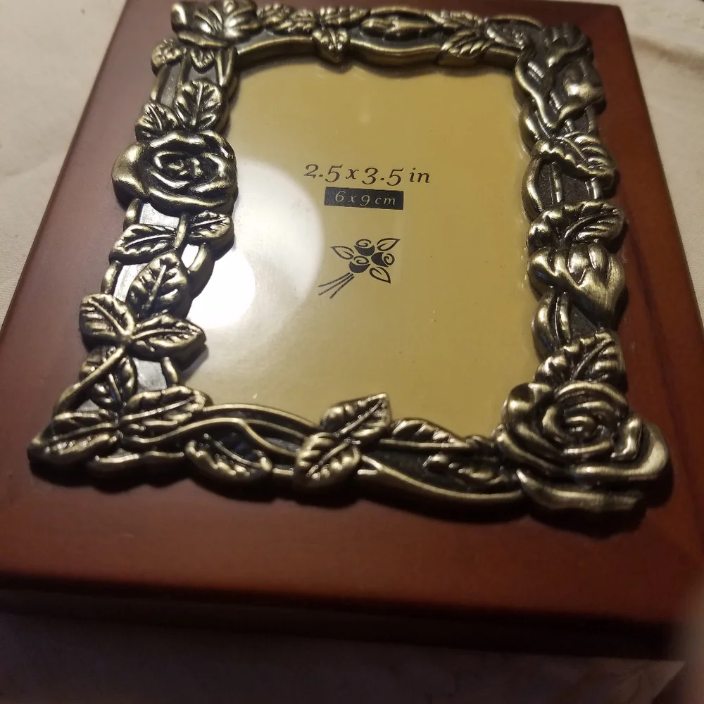 Weston Gallery Frame New 2.5 x 3.5 inches Rose Trellis